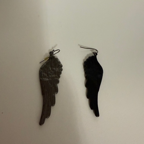 Elegant Silver Wing Earrings - Picture 3 of 3